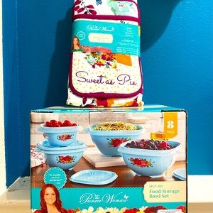 The Pioneer Woman 8-Piece Food Storage Set  & Apron